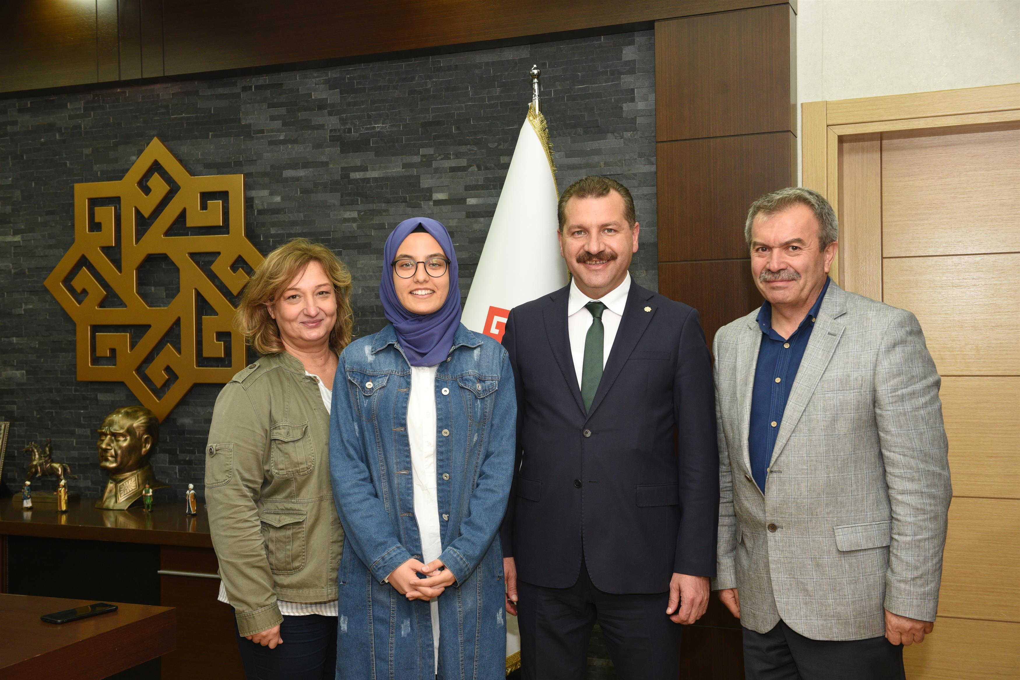 LİSELİ ZÜLAL, MİLYONLARCA PANKREAS KANSER HASTASINA UMUT OLACAK