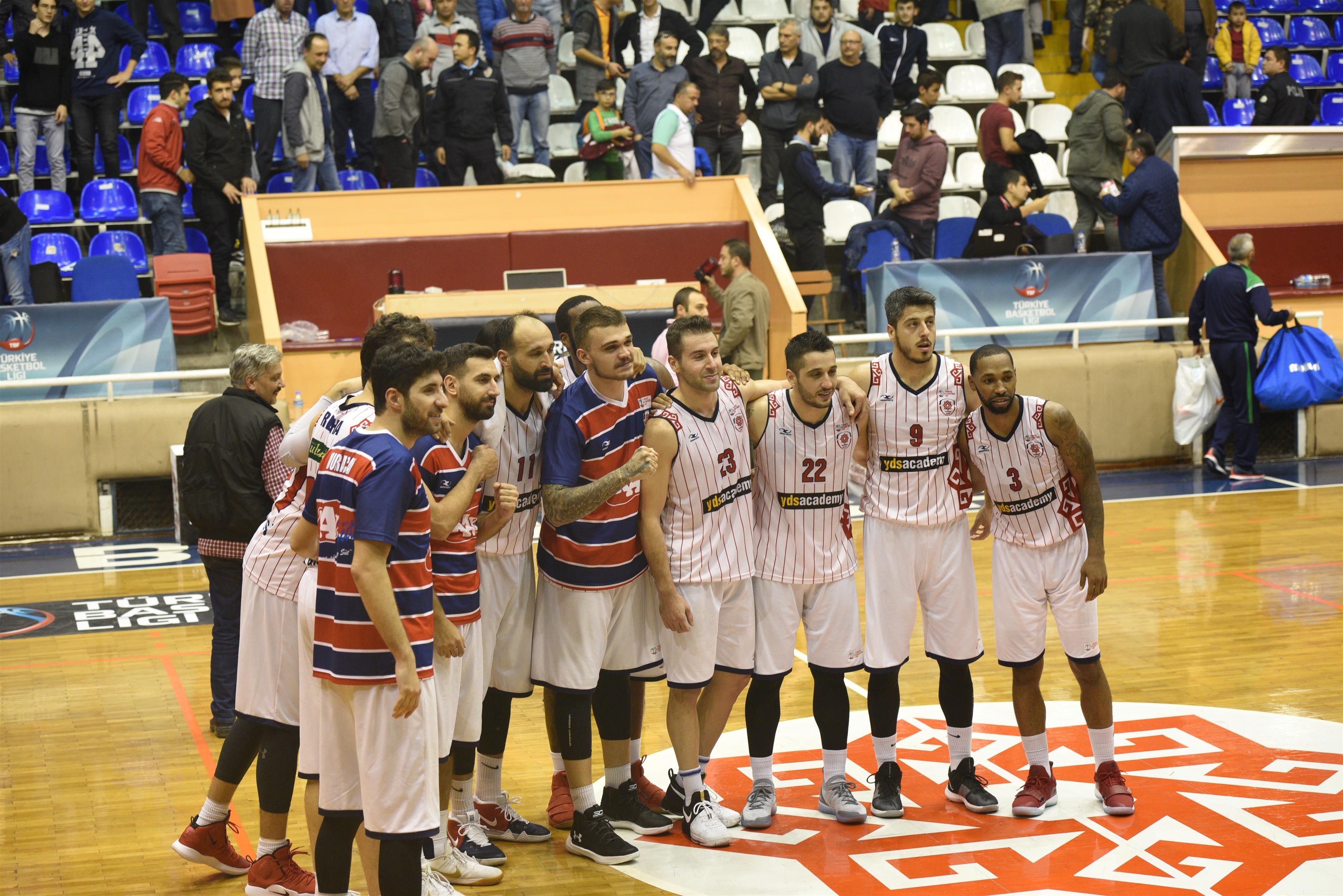 LİDER EVİNDE GALİBİYET İSTİYOR