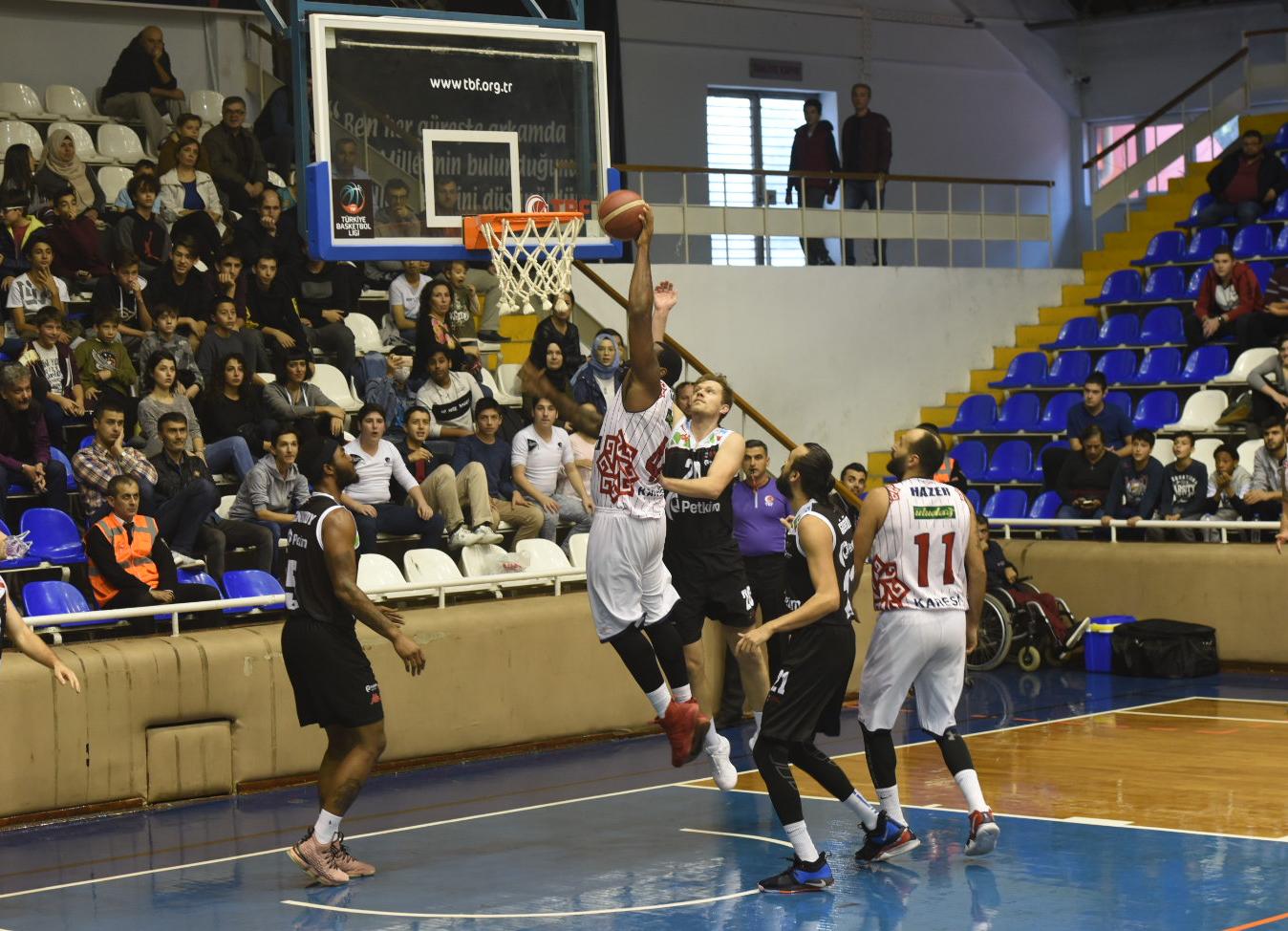 LİDER YOLUNA KAYIPSIZ DEVAM EDİYOR