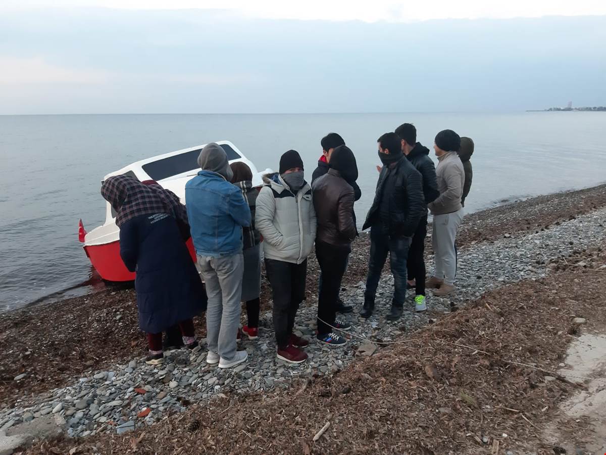 AFGANİSTAN UYRUKLU 17 DÜZENSİZ GÖÇMEN YAKALANDI