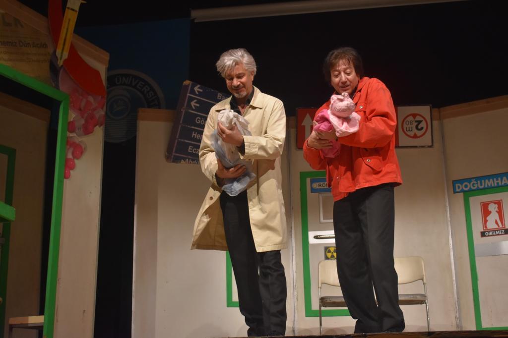 ‘HASSTA ETME ADAMI’ AYAKTA ALKIŞLANDI