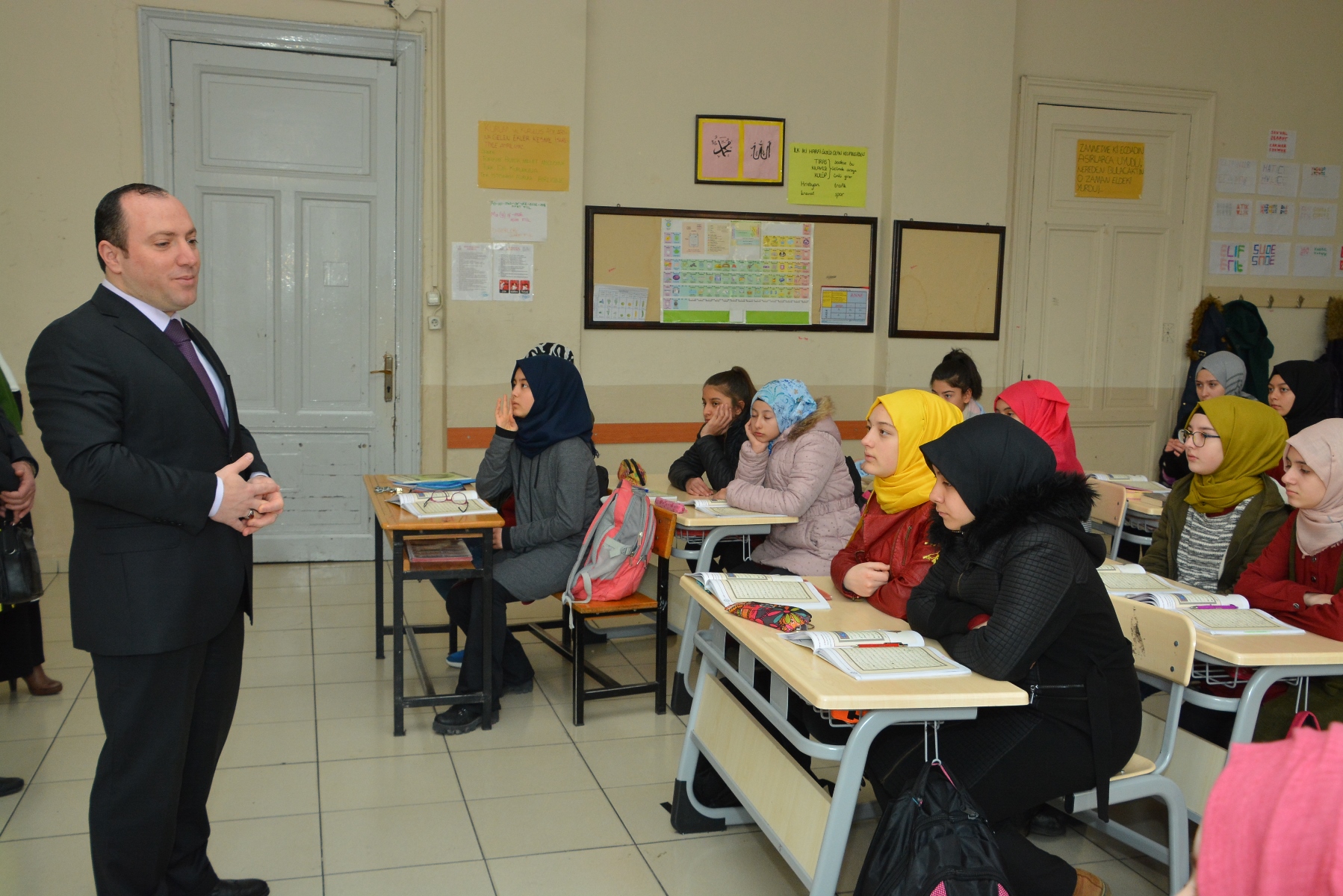 MÜDÜRÜMÜZDEN GAZİ İMAM HATİP ORTAOKULUNA ZİYARET﻿