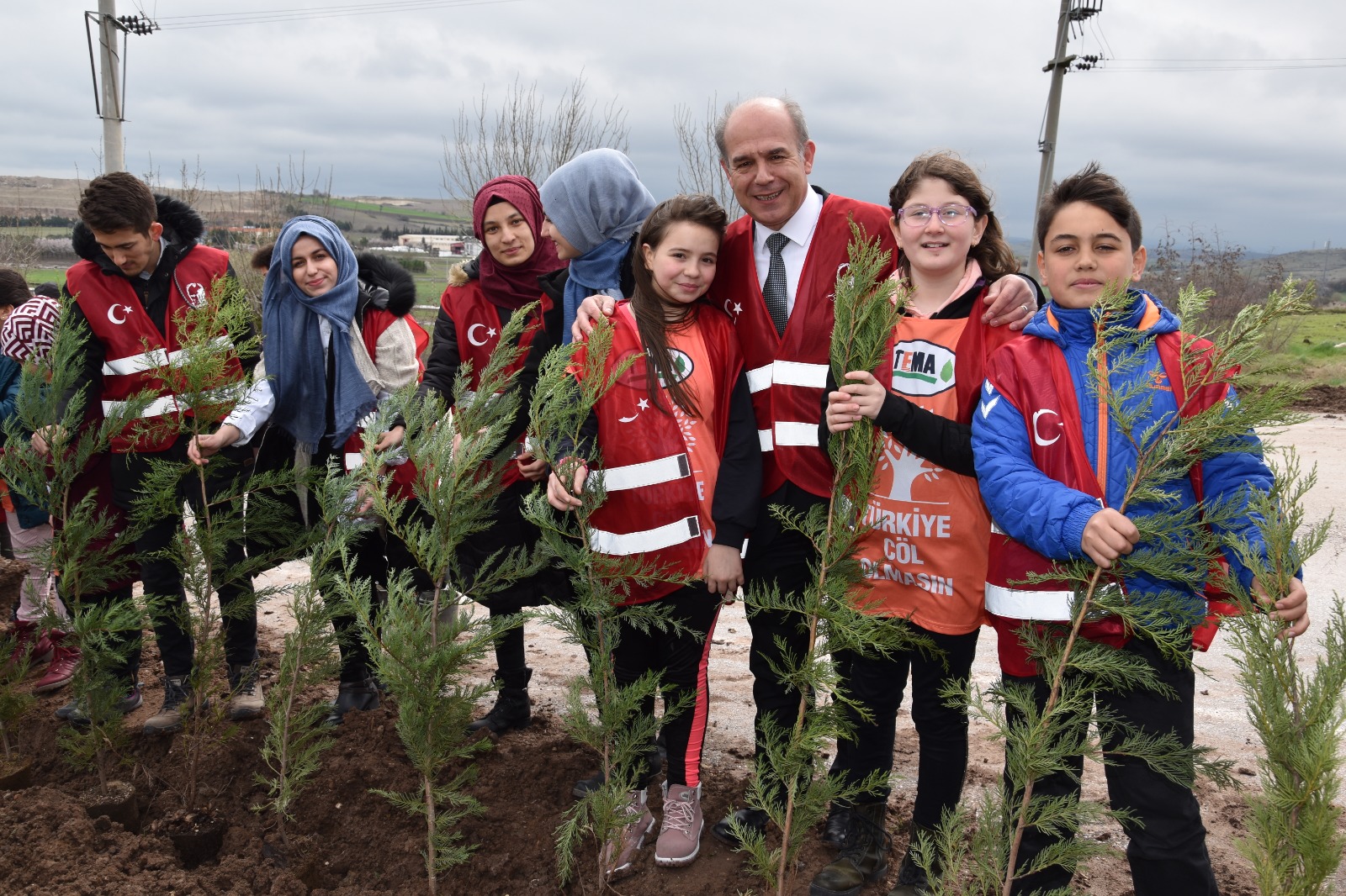 1500 ADET LEYLANDİ TOPRAKLA BULUŞTU
