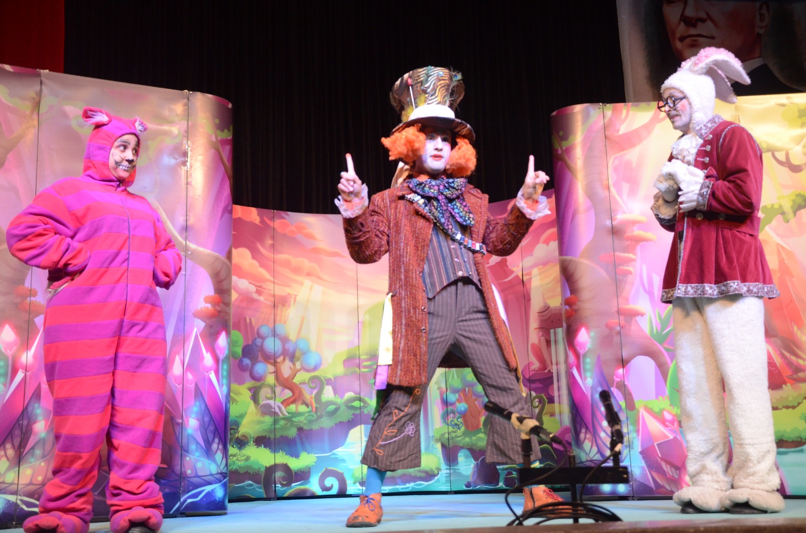 ‘ALICE’ PERDEYİ KIRSALIN ÇOCUKLARI İÇİN AÇTI