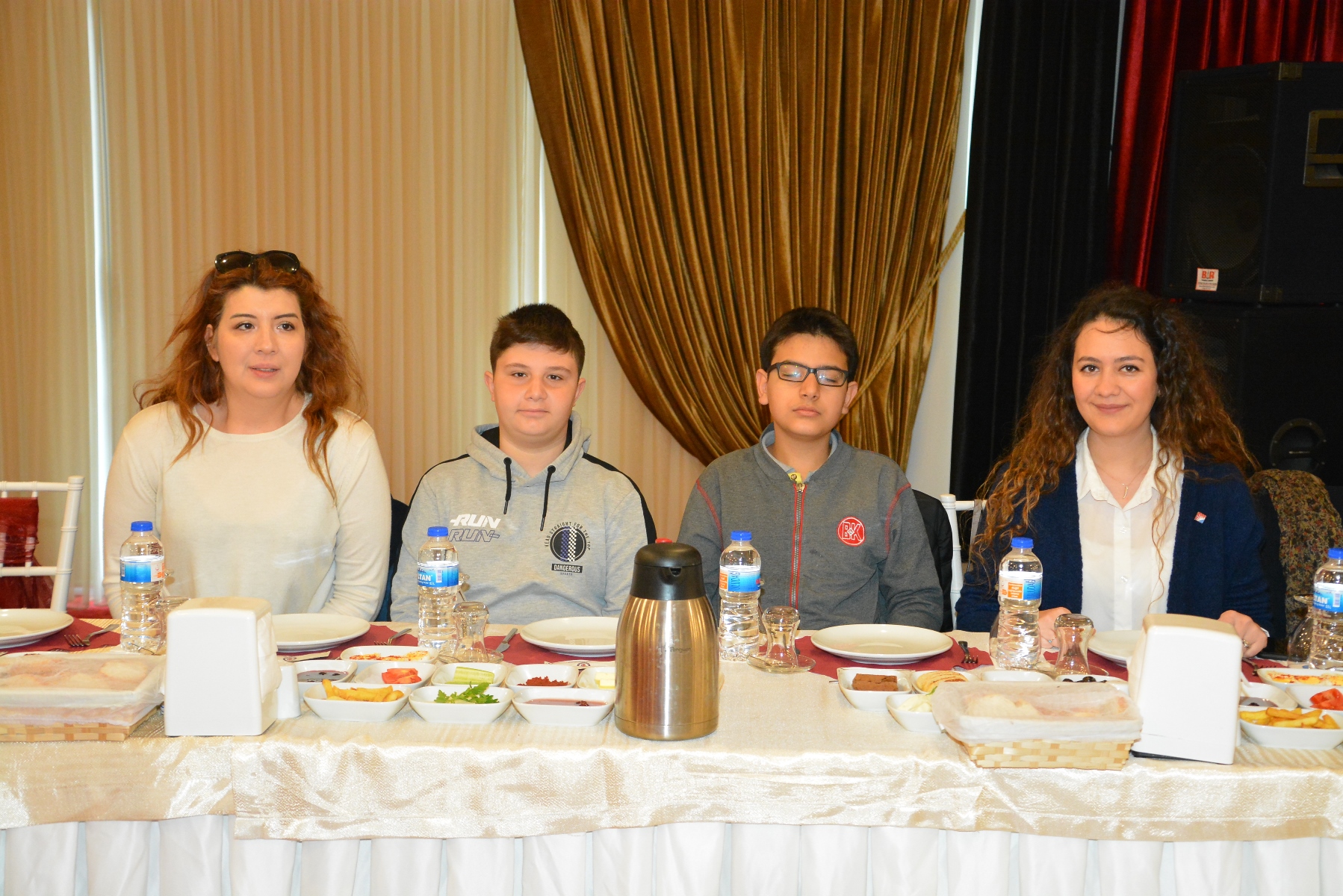 TÜBİTAK BÖLGE FİNALLERİNE KATILACAK ÖĞRENCİLERLE KAHVALTI