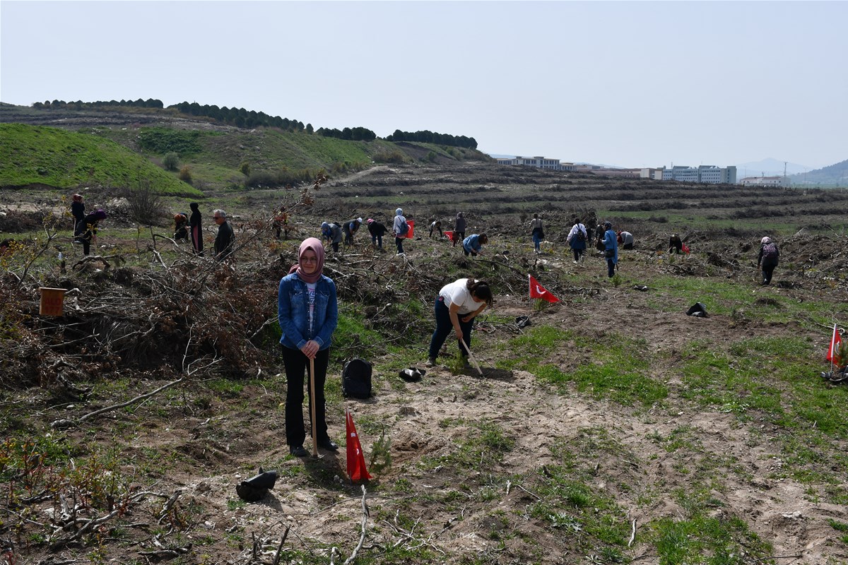 KYK’LI GENÇLERİMİZ TOPRAĞA UMUT EKTİ