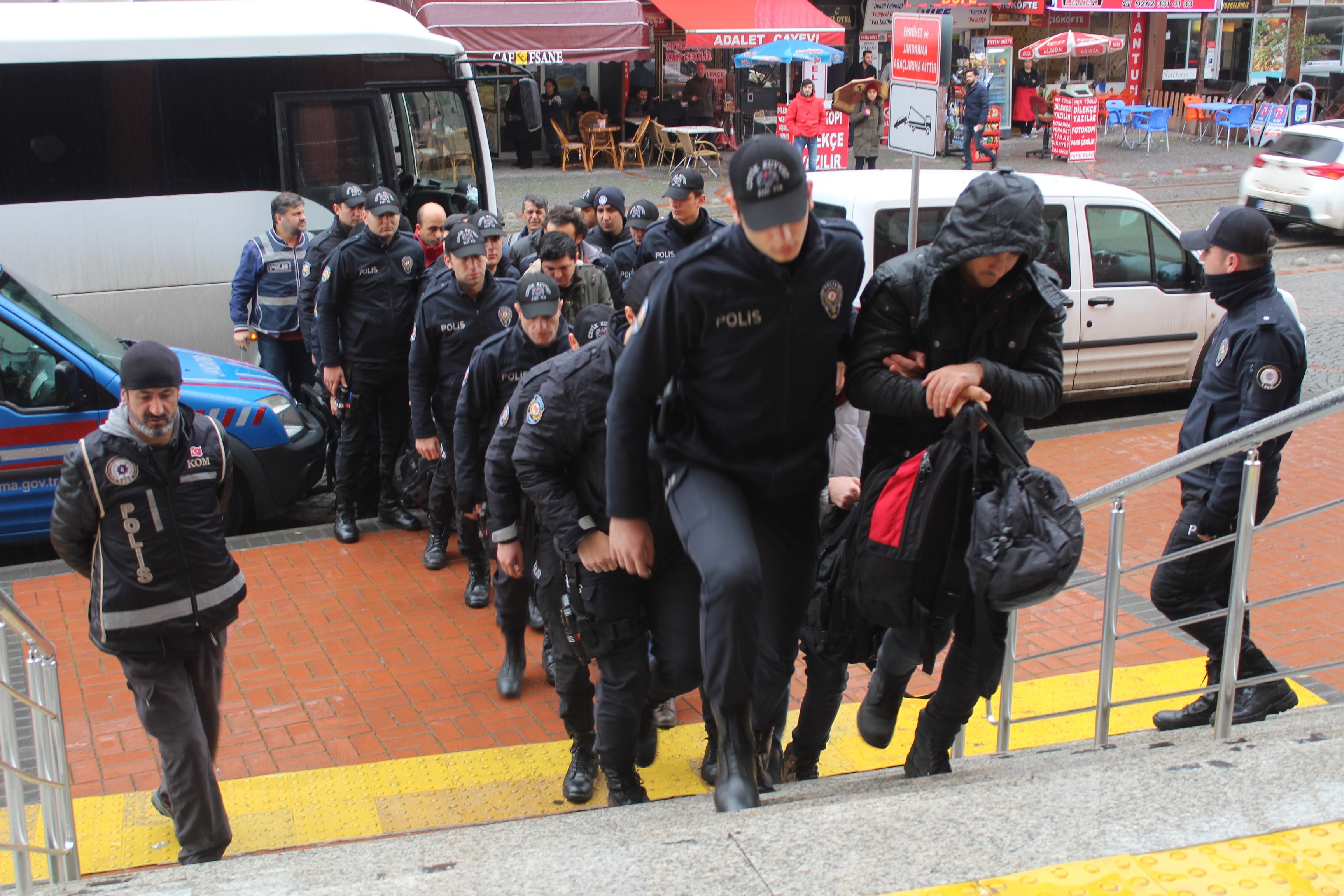 10 İLDE EŞ ZAMANLI FETÖ OPERASYONU