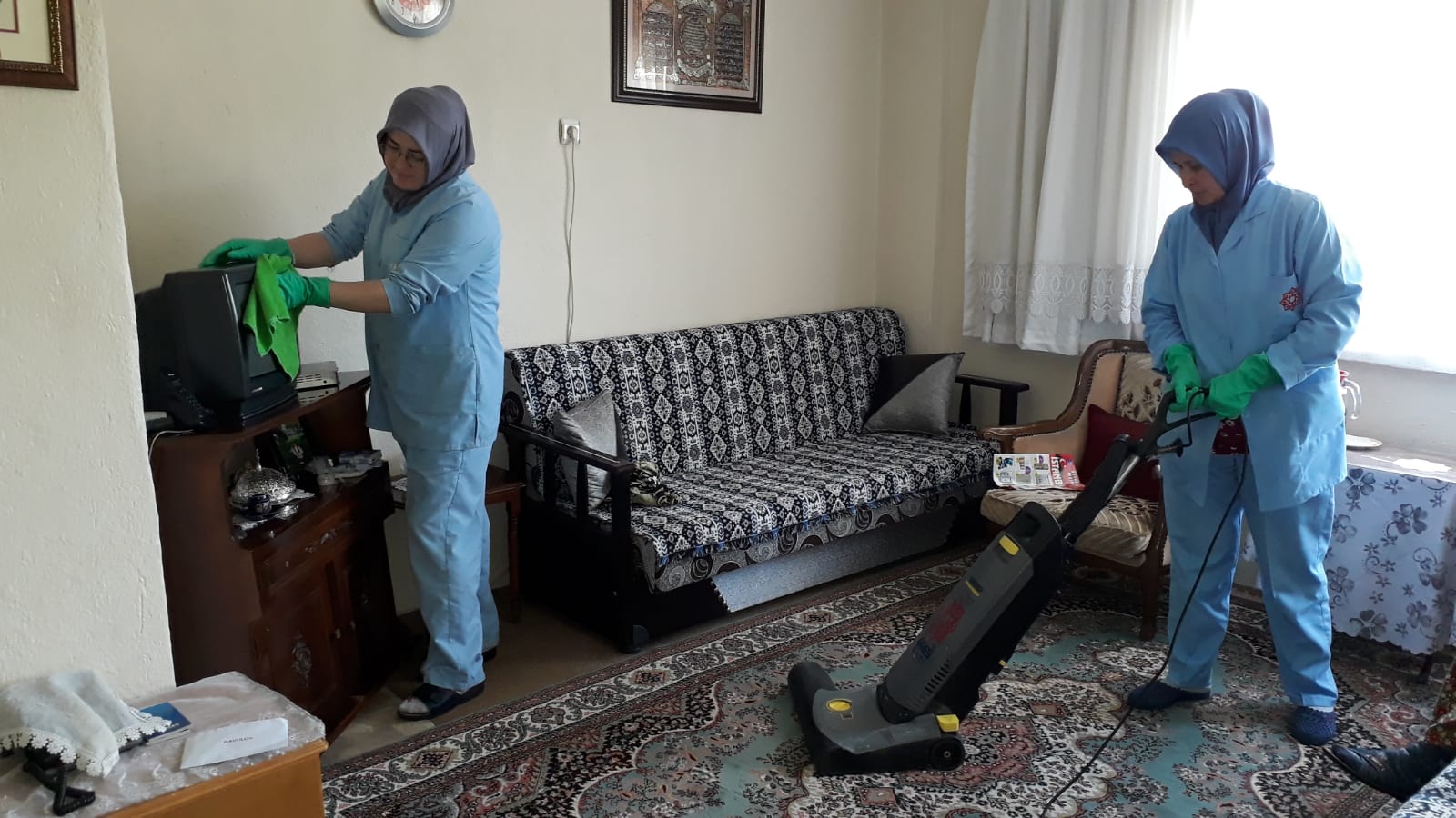 KARESİ’DE EVLERE RAMAZAN TEMİZLİĞİ