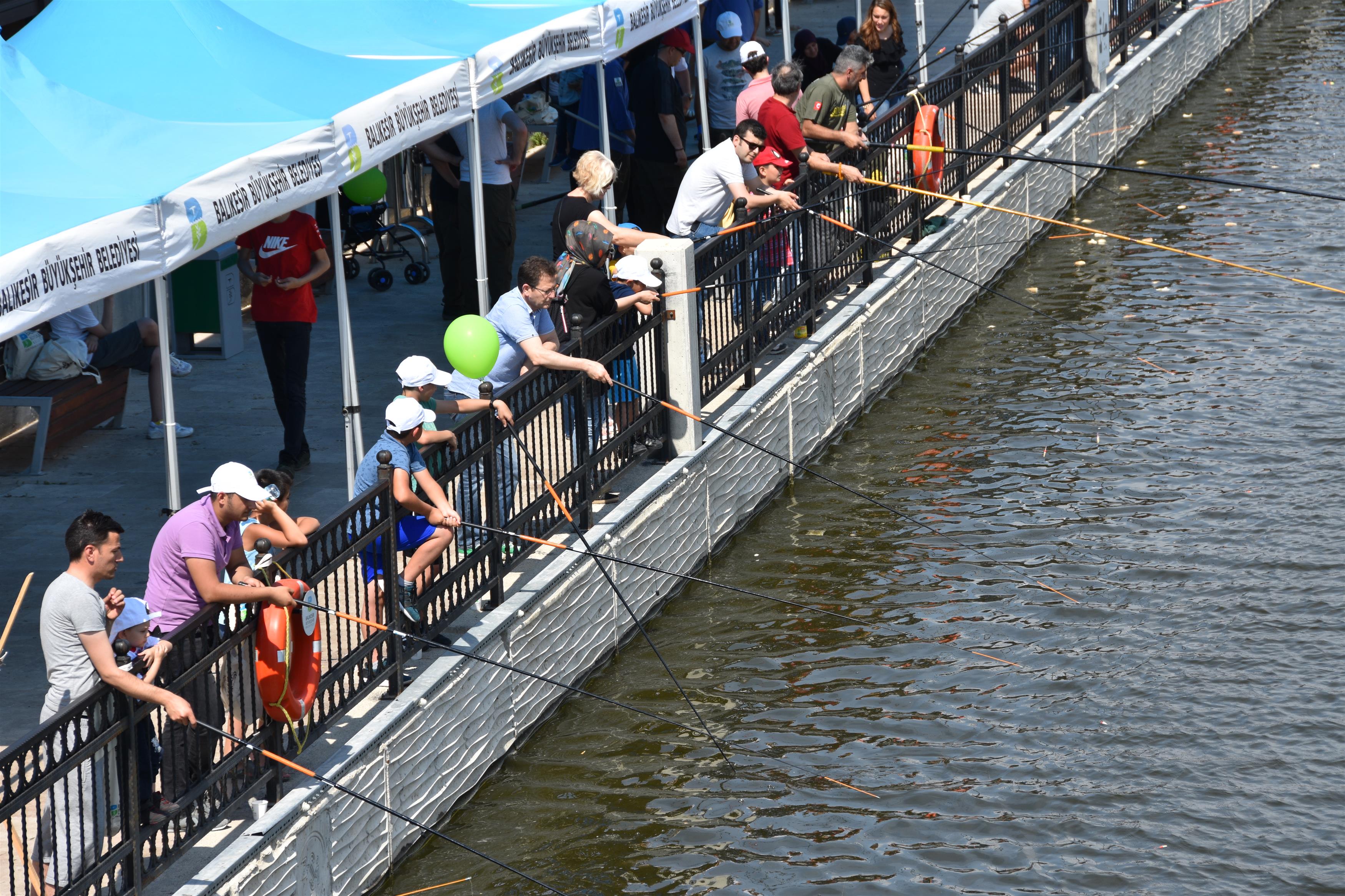 BÜYÜKŞEHİR’İN BALIK TUTMA ETKİNLİĞİNE BÜYÜK İLGİ