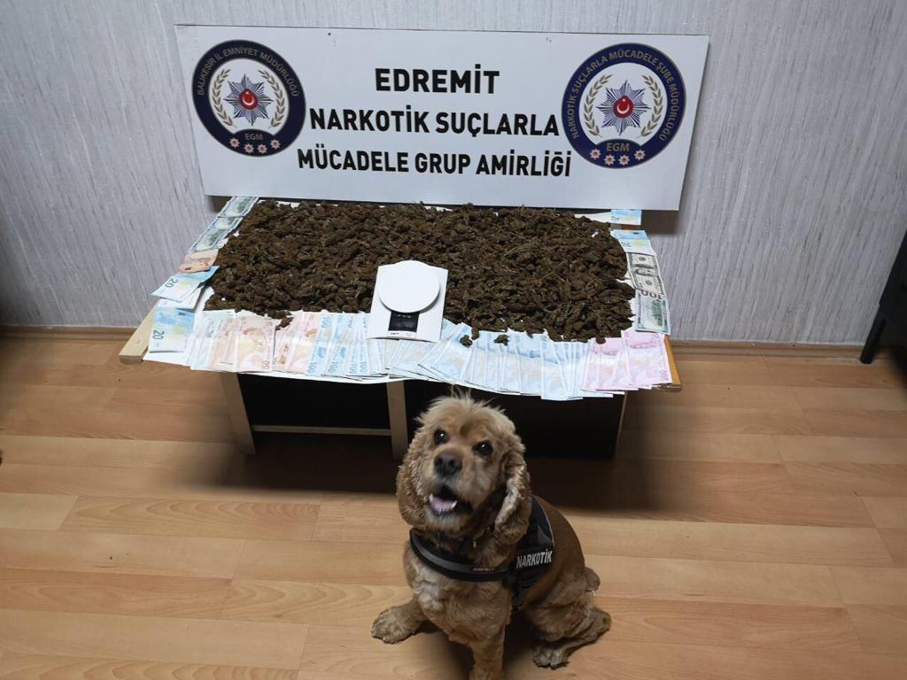 SUÇ MAKİNESİ UYUŞTURUCUDAN YAKALANDI