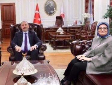 UYGUR’DAN ADALET BAKANI GÜL’E ZİYARET