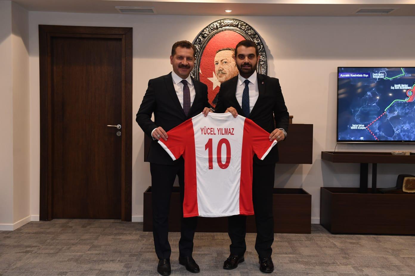 BAŞKAN YILMAZ’A 10 NUMARALI FORMA