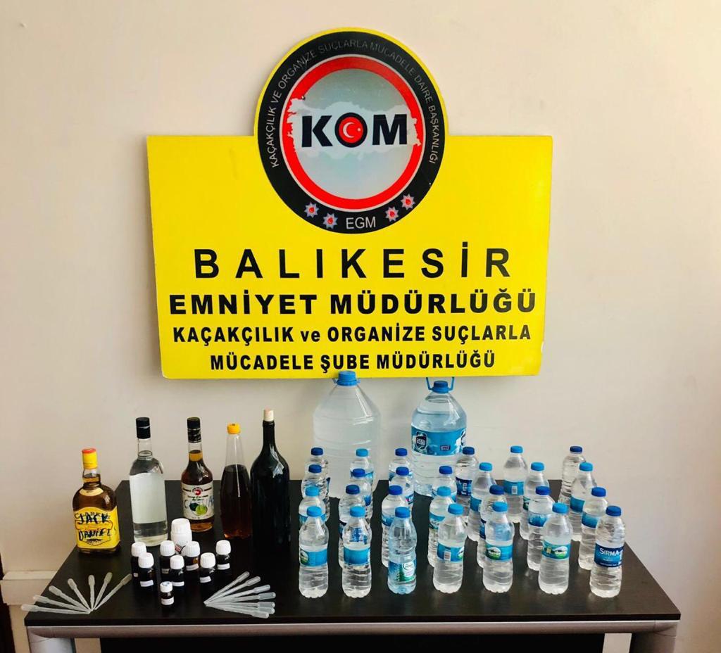 EVDE SAHTE İÇKİ İMALATINA POLİS BASKINI