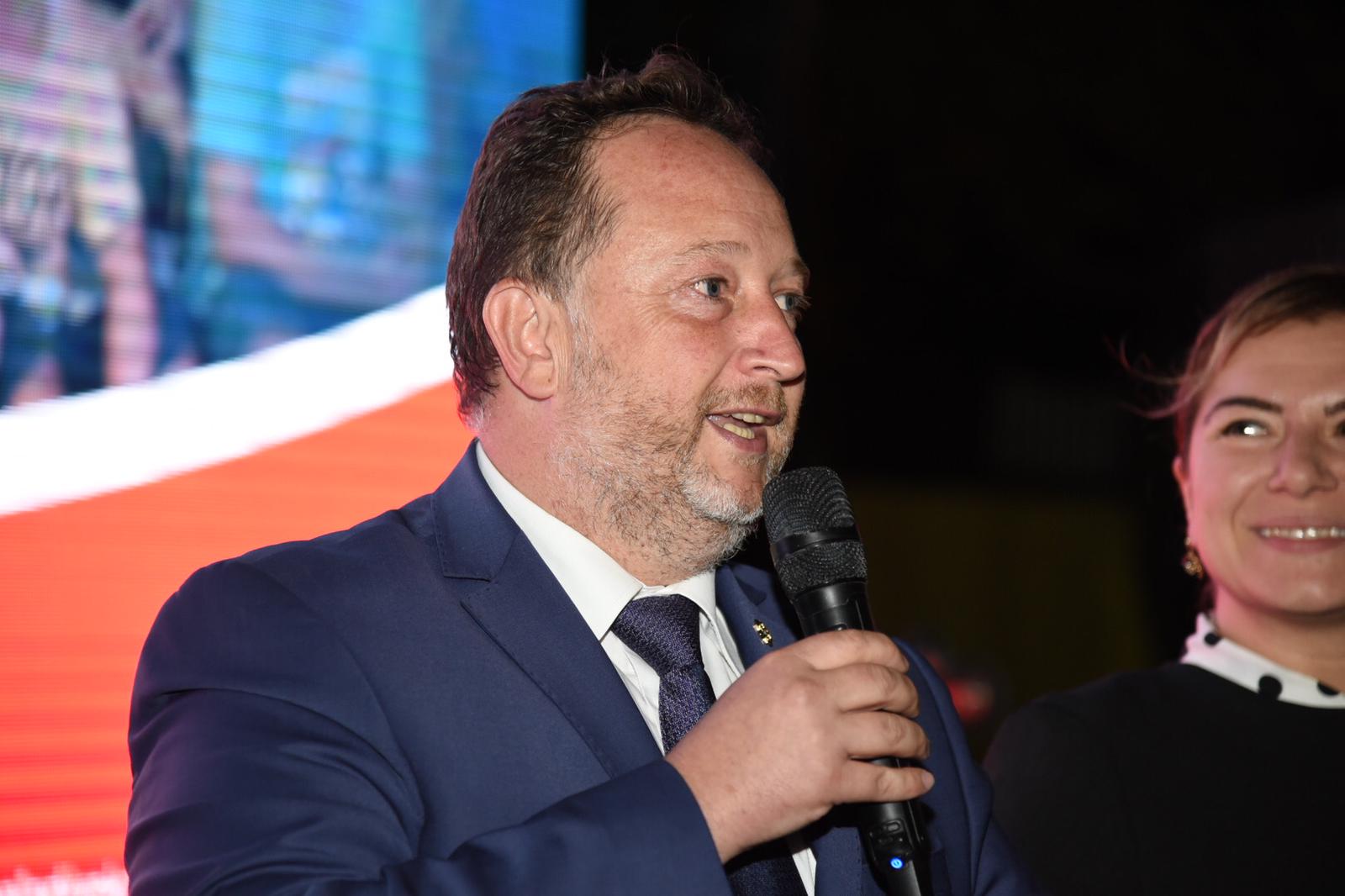 BİNLER ‘NEŞELİ GÜNLER’E AKIN ETTİ