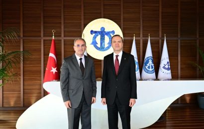 Bandırma 17 Eylül Üniversitesi Rektörü İsmail Boz, İMEAK Deniz Ticaret Odası ile İş Birliği Toplantısı Yaptı