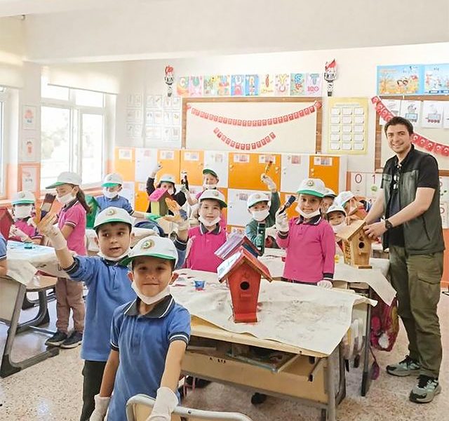 Doğa Bilinci Kazandırmak İçin Balıkesir’deki Bir Etkinlikte Kuş Yuvaları Boyandı