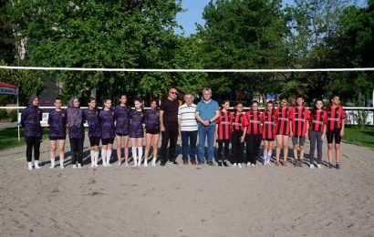 19 Mayıs Atatürk’ü Anma, Gençlik ve Spor Bayramı’nda Plaj Voleybolu Turnuvası Başladı