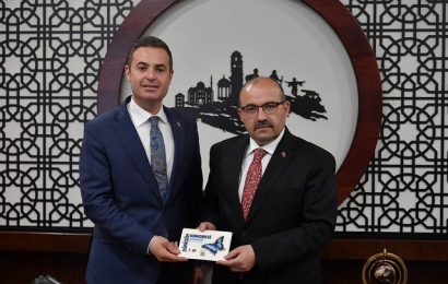 Balıkesir Büyükşehir Belediye Başkanı Ahmet Akın, Vali İsmail Ustaoğlu’nu Ziyaret Etti