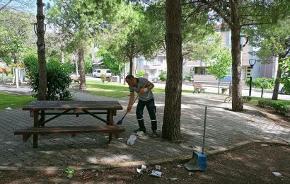 Karesi Belediyesi’nin Park Temizliği Devam Ediyor