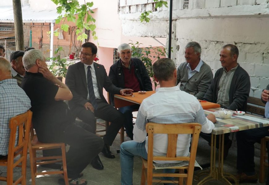 Cuma Namazından Sonra Mahallede Birlik ve Beraberlik Sohbeti