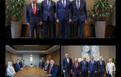 CHP Genel Başkanı Özgür Özel, Önceki Genel Başkanlarla Bir Araya Geldi