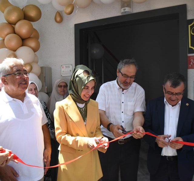 Altıeylül’de Yeni Diş Kliniği Açıldı