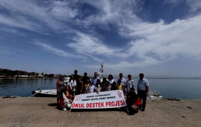 Edremit Kaymakamı Ahmet Odabaş, Ebeveyn Kaybı Yaşayan Çocukların Karne Sevincine Ortak Oldu