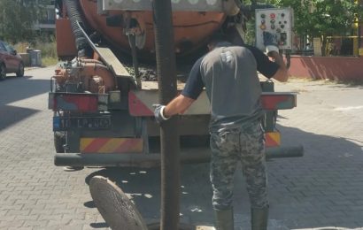 Edremit ilçesinde Kanalizasyon Temizlik Çalışmaları Devam Ediyor