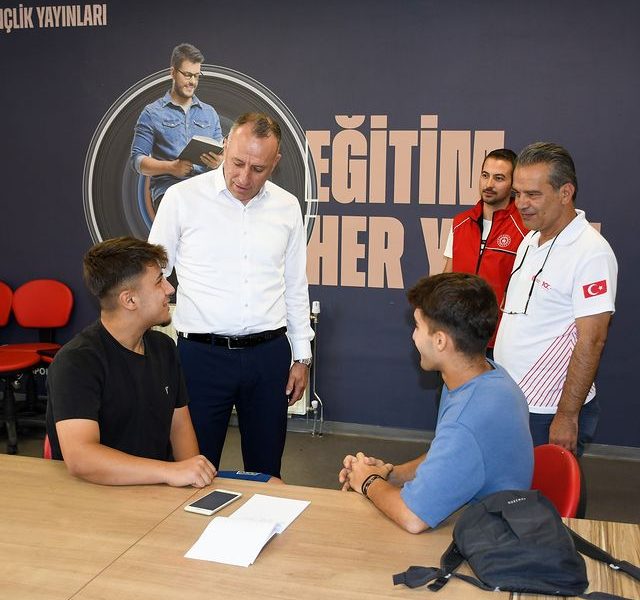Dursunbey’de Gençlik Merkezi ve Yurtlar Ziyaret Edildi