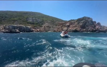 İzmir Çeşme’de Düzensiz Göçmen Kurtarıldı, Bir Göçmenin Cansız Bedenine Ulaşıldı İzmir Çeşme’de Düzensiz Göçmen Kurtarıldı, Bir Göçmenin Cansız Bedenine Ulaşıldı