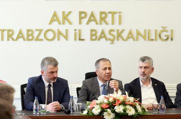 İçişleri Bakanı Ali Yerlikaya, AK Parti Trabzon İl Başkanlığı’nı Ziyaret Etti