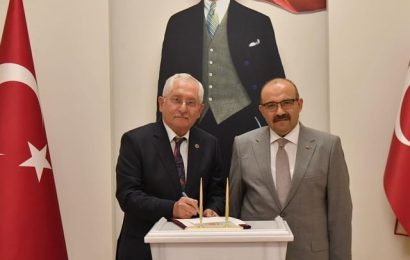 YSK Eski Başkanı ve Dursunbey Belediye Başkanı’ndan Vali’ye Ziyaret