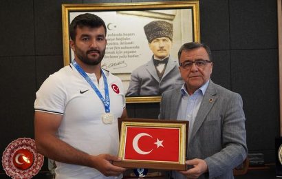 Halil Çimen Avrupa Kuraş Şampiyonu Oldu