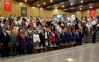 Bandırma On Yedi Eylül Üniversitesi Mezuniyet Coşkusu