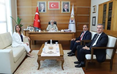 AK Parti Balıkesir Milletvekili Belgin Uygur, Türkiye Noterler Birliği’ni Ağırladı