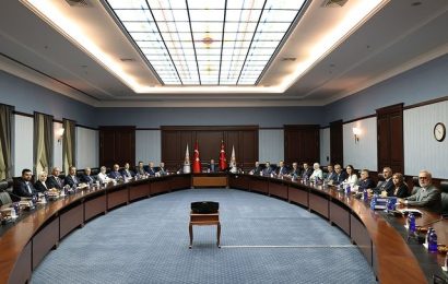 AK Parti MYK Toplantısında Belgin Uygur da Yer Aldı