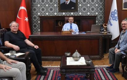 Türk Kızılay Yetkilileri Balıkesir Valisi İsmail Ustaoğlu’nu Ziyaret Etti