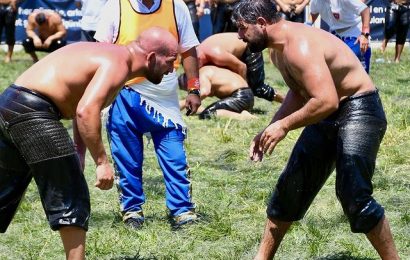 64. Geleneksel Kurtdereli Mehmet Pehlivan Güreşleri’nde Büyük Rekabet