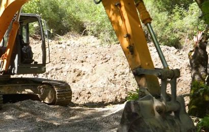 Balıkesir Büyükşehir Belediyesi Altyapı Sorunlarını Çözüyor