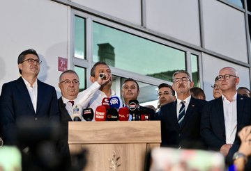 CHP Genel Başkanı Özgür Özel Edremit İlçesini Ziyaret Etti