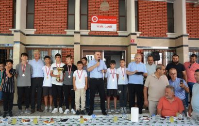 Edremit Kaymakamı Yaz Kur’an Kursu Öğrencileri ile Kahvaltıda Buluştu