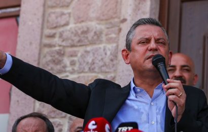 CHP’li Ensar Aytekin ve Özgür Özel Ayvalık’ta Temaslarda Bulundu
