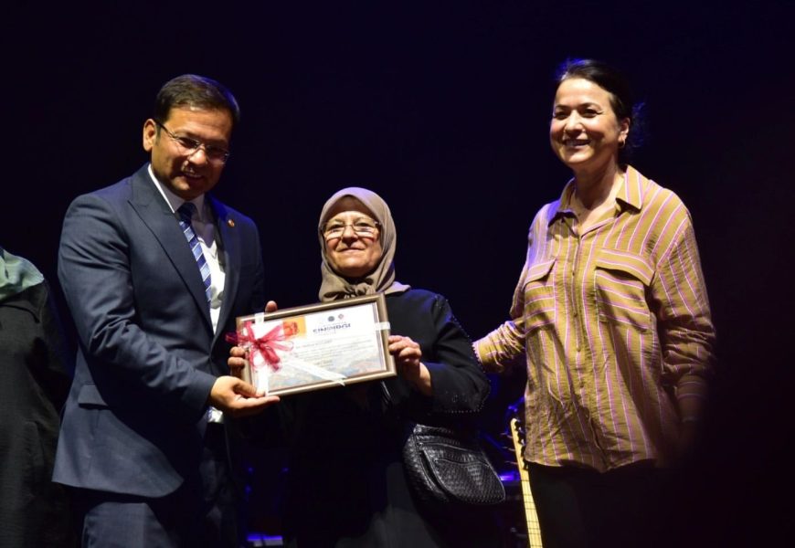 Balıkesir Kent Konseyi Başkanı Uluslararası Festivalde Katılımcılarla Buluştu