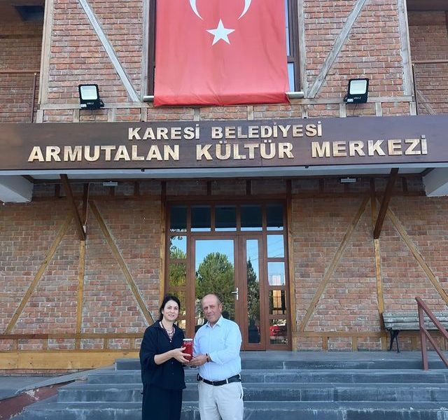 Altıeylül’de Sosyal Sorumluluk Projesiyle İhtiyaç Sahiplerine Salça Dağıtıldı