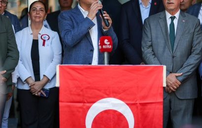CHP Genel Başkanı Özgür Özel, Balıkesir’in Erdek ilçesini ziyaret etti