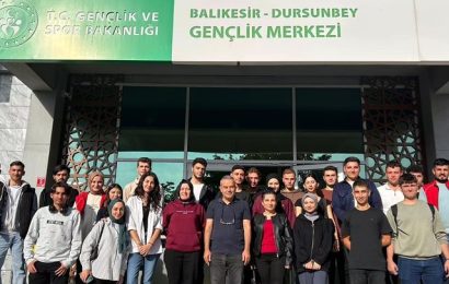 Dursunbey’deki Gençler Dursunbey Gençlik Merkezi’ni Ziyaret Etti