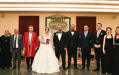 CHP Karesi İlçe Başkanlığı, Nurten Yalazı’nın Düğün Törenine Katıldı