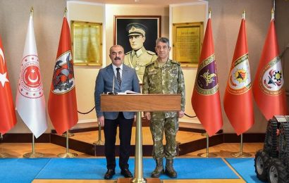 Balıkesir İl Milli Eğitim Müdürü Murat Demir, Tuğgeneral Mustafa Sadi Kahyaoğlu’nu Ziyaret Etti