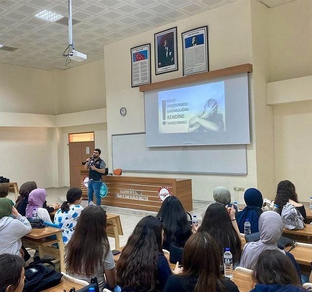 Balıkesir Üniversitesi’nde Uyuşturucu Farkındalığı İçin Bilgilendirme Faaliyetleri Düzenlendi