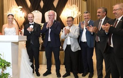 Altıeylül Belediyesi, Melike ve Oğuzhan Çiftinin Nikah Törenine Ev Sahipliği Yaptı